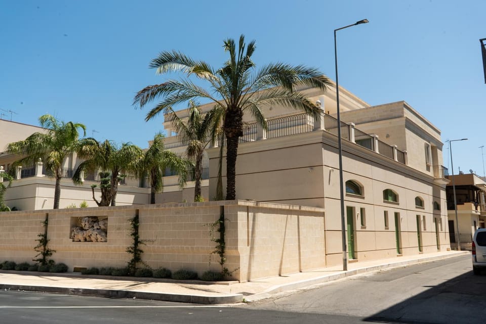 Property building, Neighbourhood, Street view