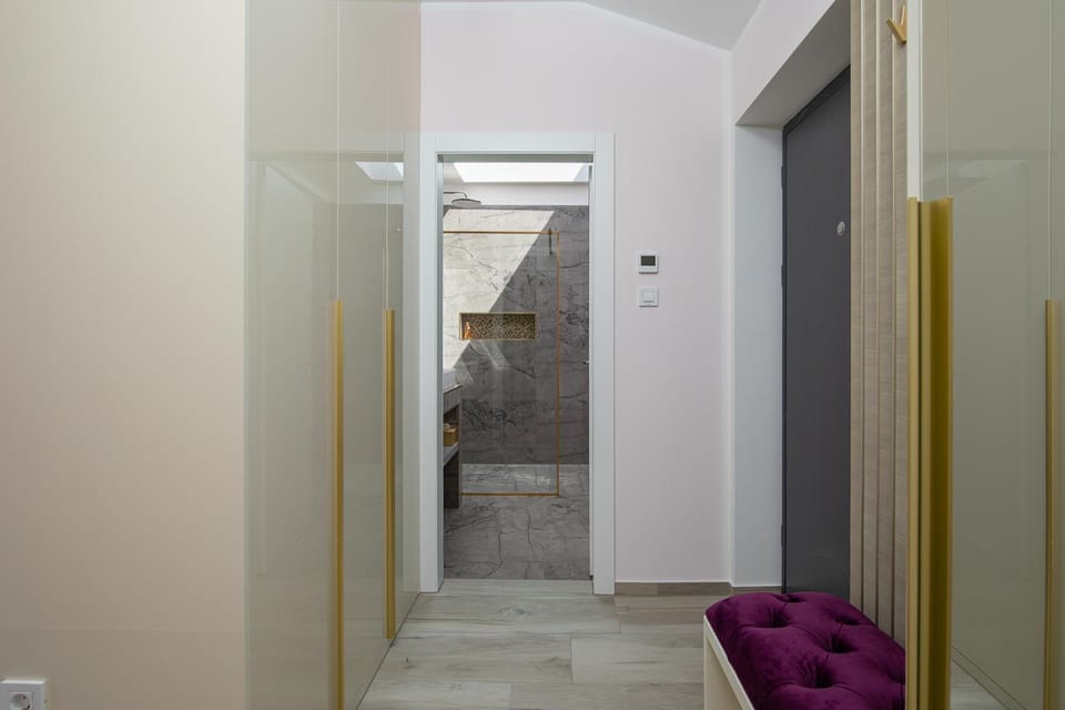 Shower, Toilet