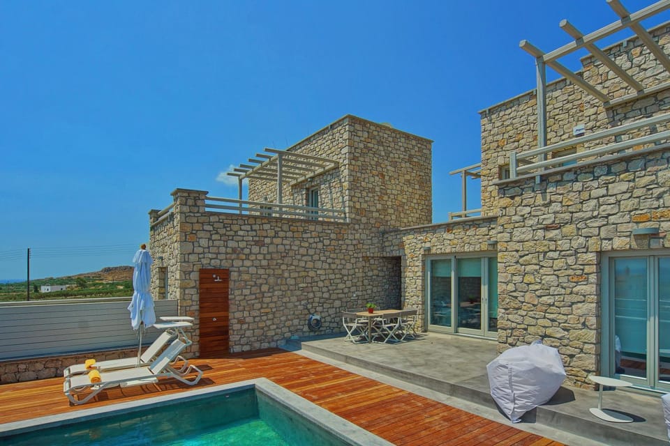 Property building, Balcony/Terrace, Swimming pool