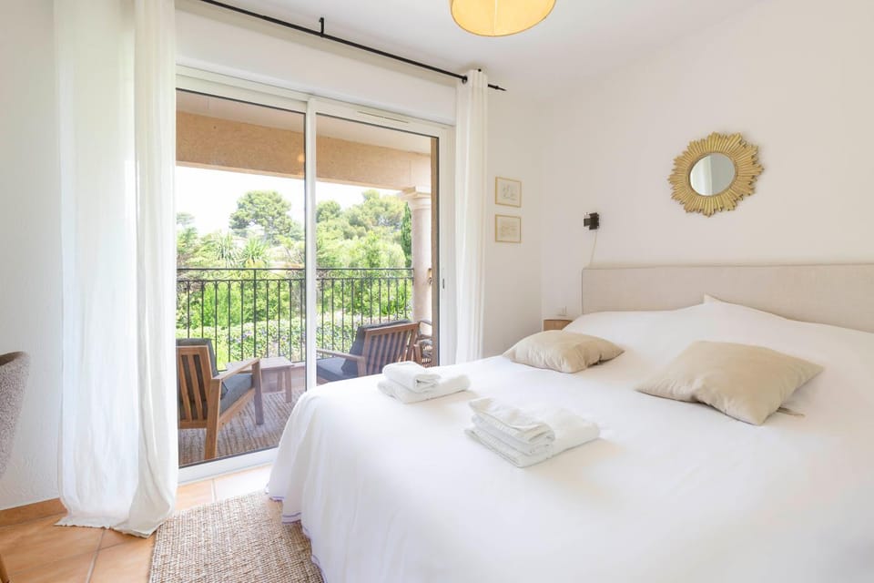 Bed, Balcony/Terrace, Bedroom