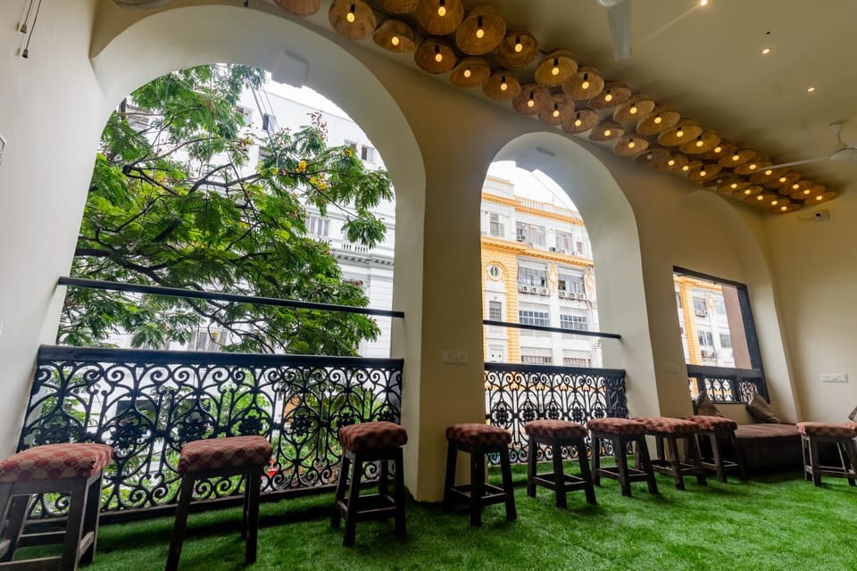 Property building, Garden, View (from property/room), Balcony/Terrace, Living room, Seating area, Garden view