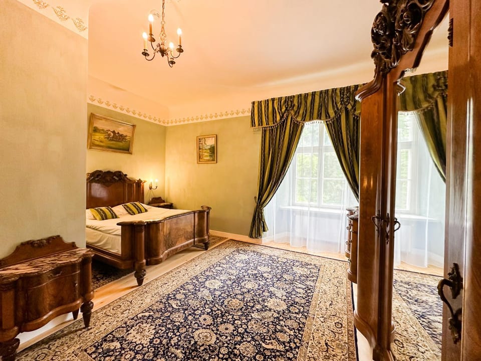 Bed, Photo of the whole room