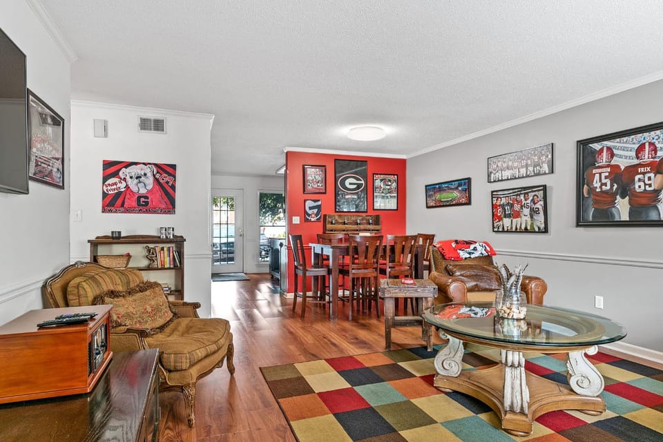 Five Points Dawg Crib On Campus House in Athens