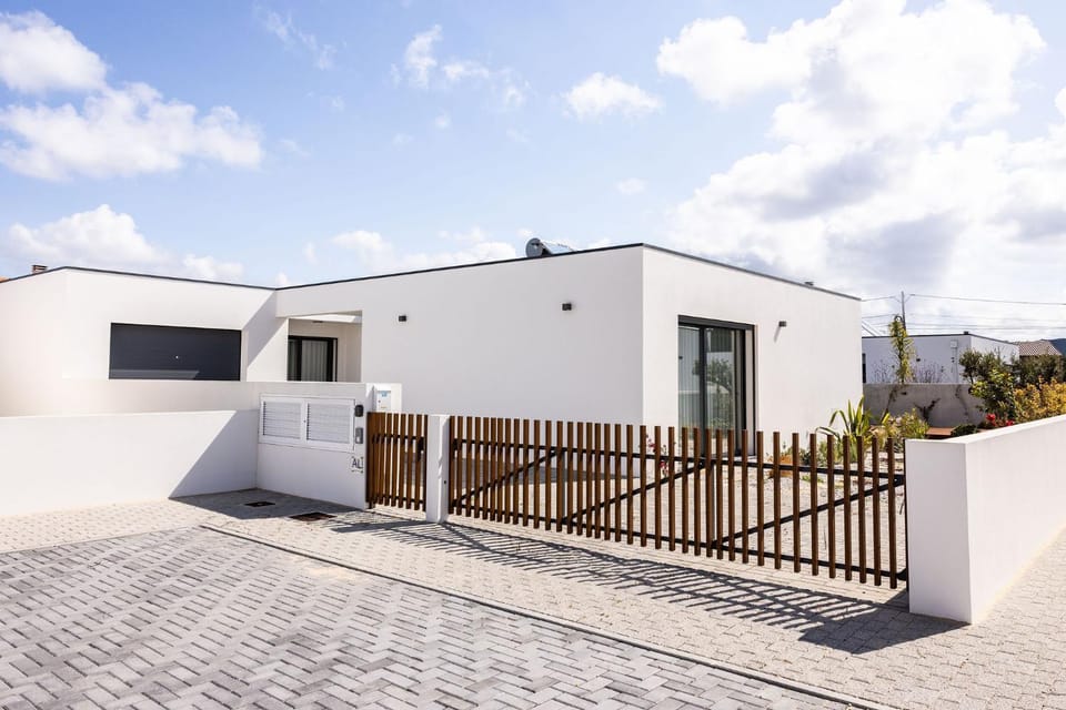 Property building, Facade/entrance, Off site