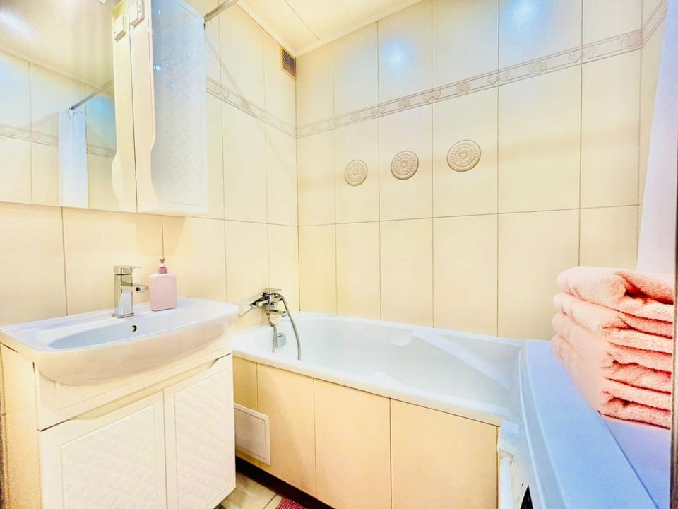 Bathroom, towels