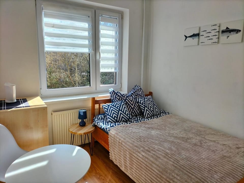 Bed, Photo of the whole room, Seating area, internet