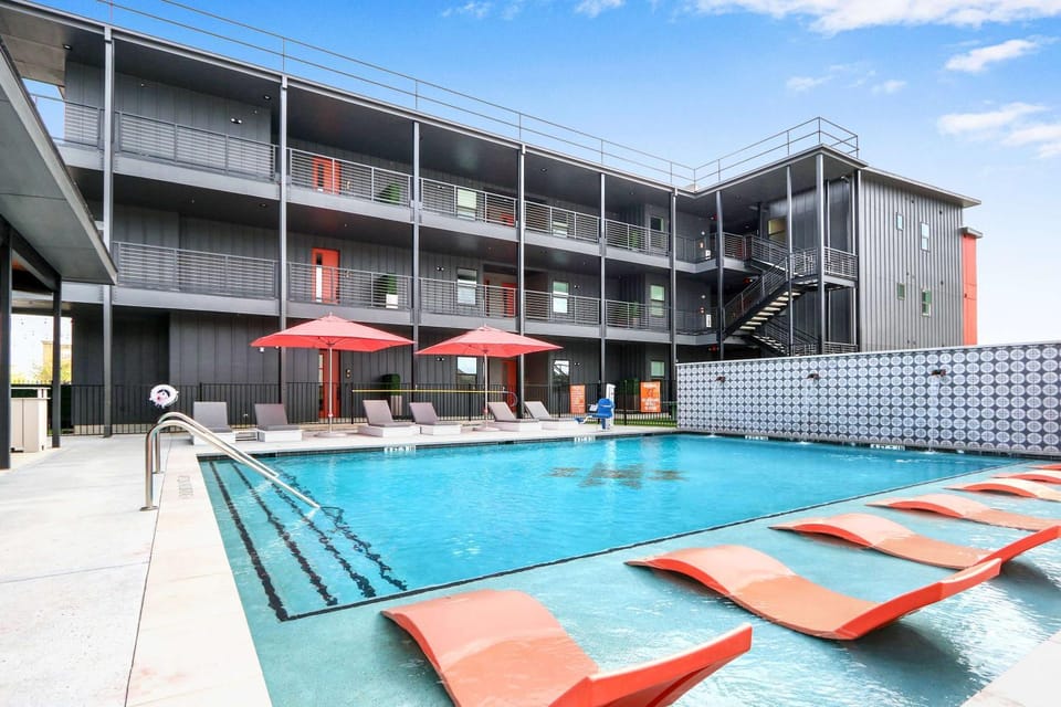 Creekside Modern - Condo for 4 House in New Braunfels