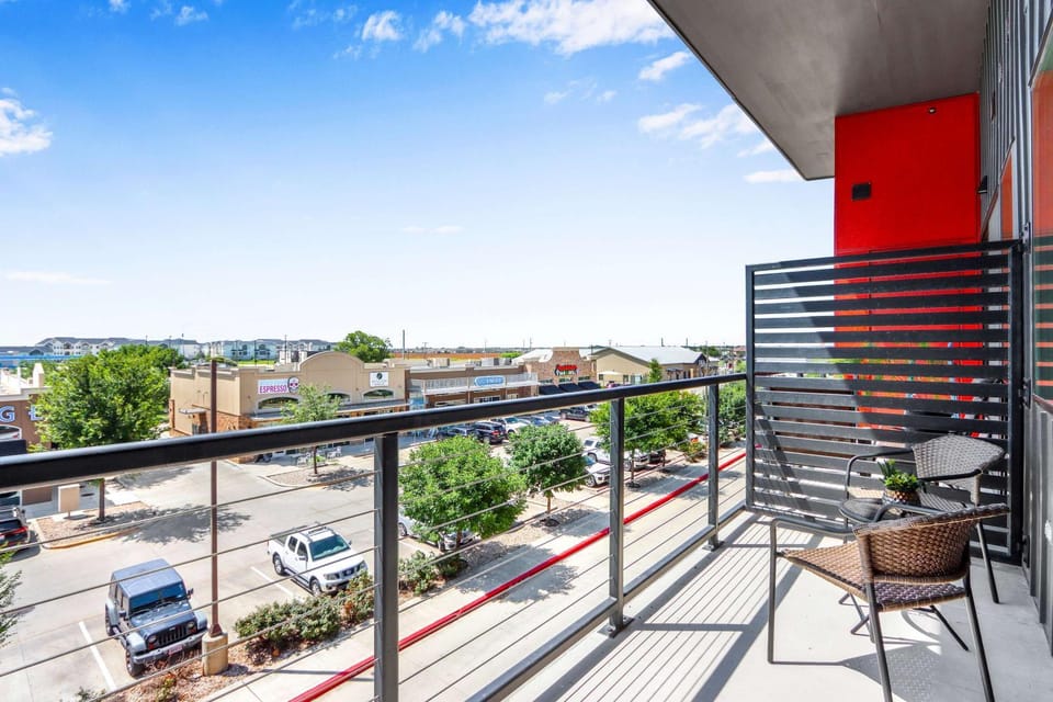 Modern Hill Country Condo for 4 with Resort Perks House in New Braunfels