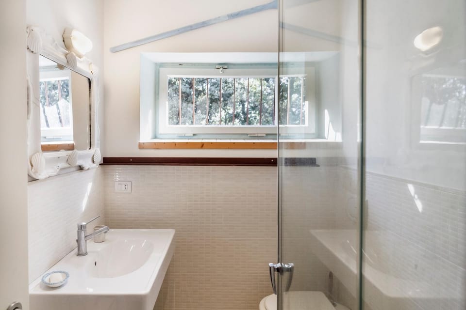 Bathroom, Living room