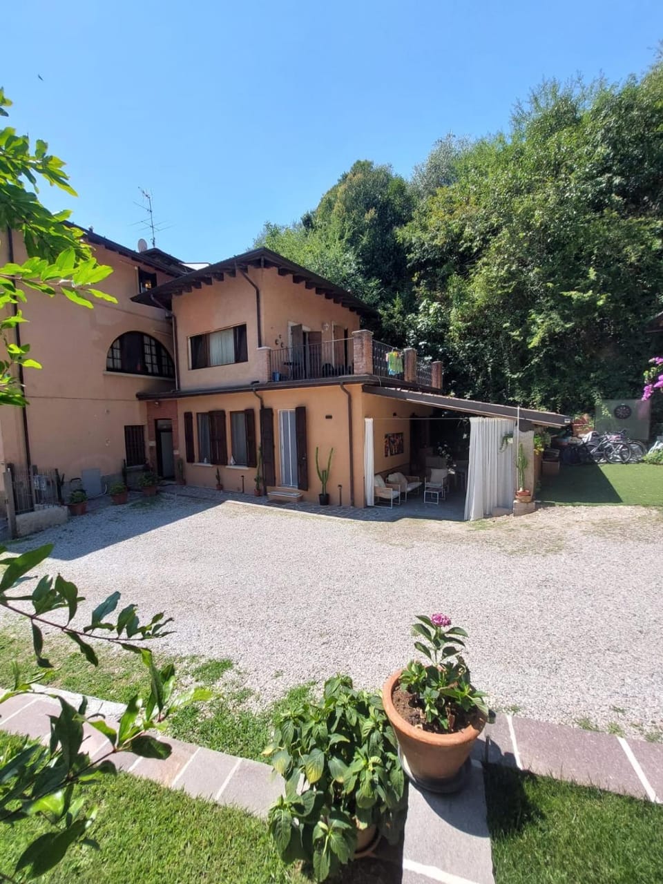 Property building, Balcony/Terrace