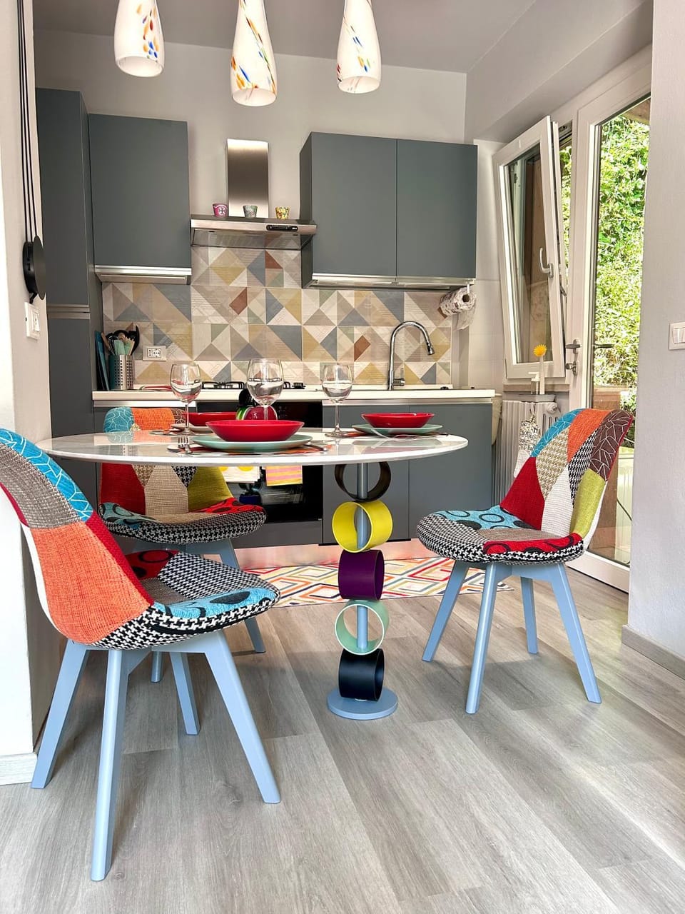 Kitchen or kitchenette, Dining area