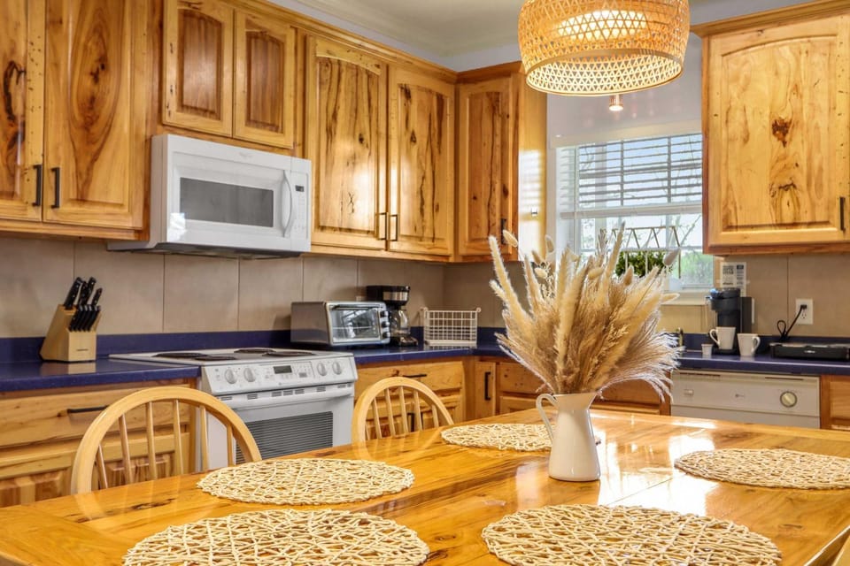 Spacious Retreat & Game Room - Sleeps 8 House in New Braunfels