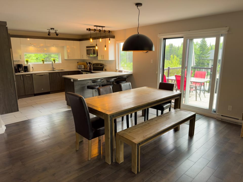 Living room, Dining area