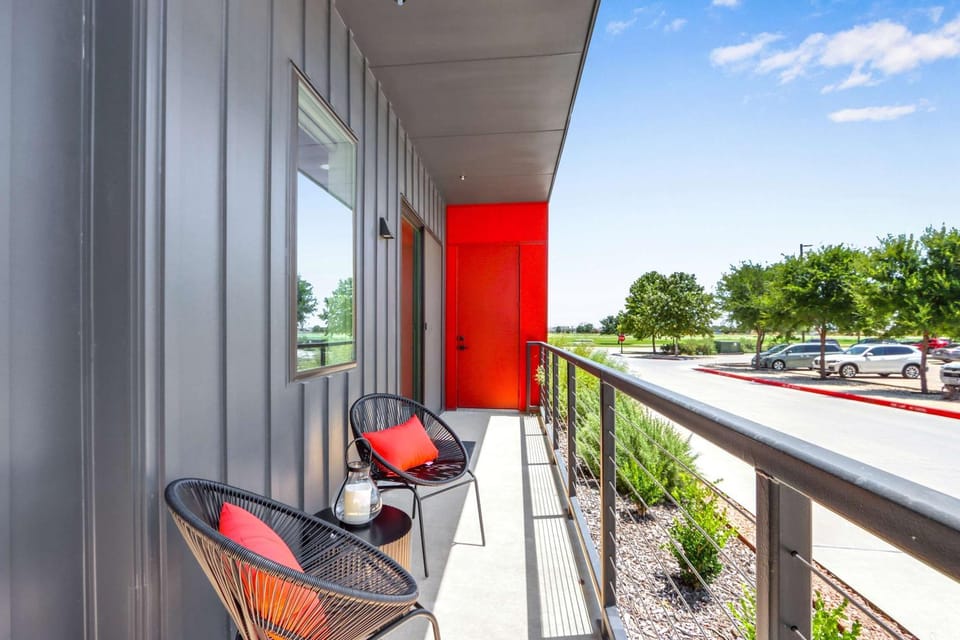 Pure Texas Poolside Oasis - Steps to Entertainment House in New Braunfels