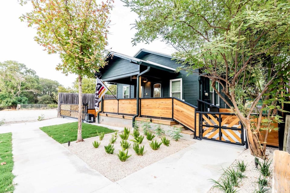 Best Location in Downtown NB - Golf Cart Included House in New Braunfels