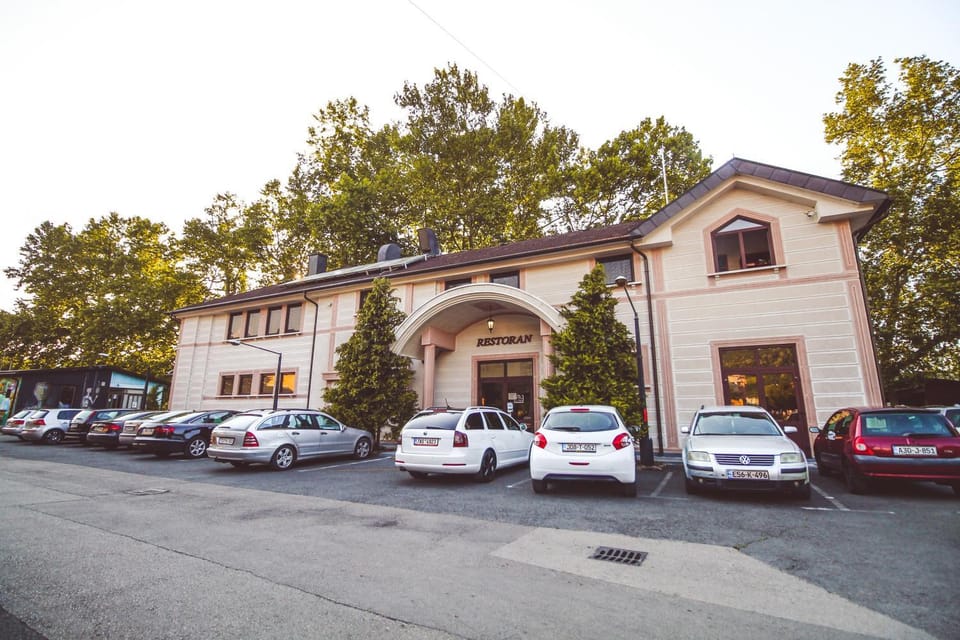 Property building, Restaurant/places to eat