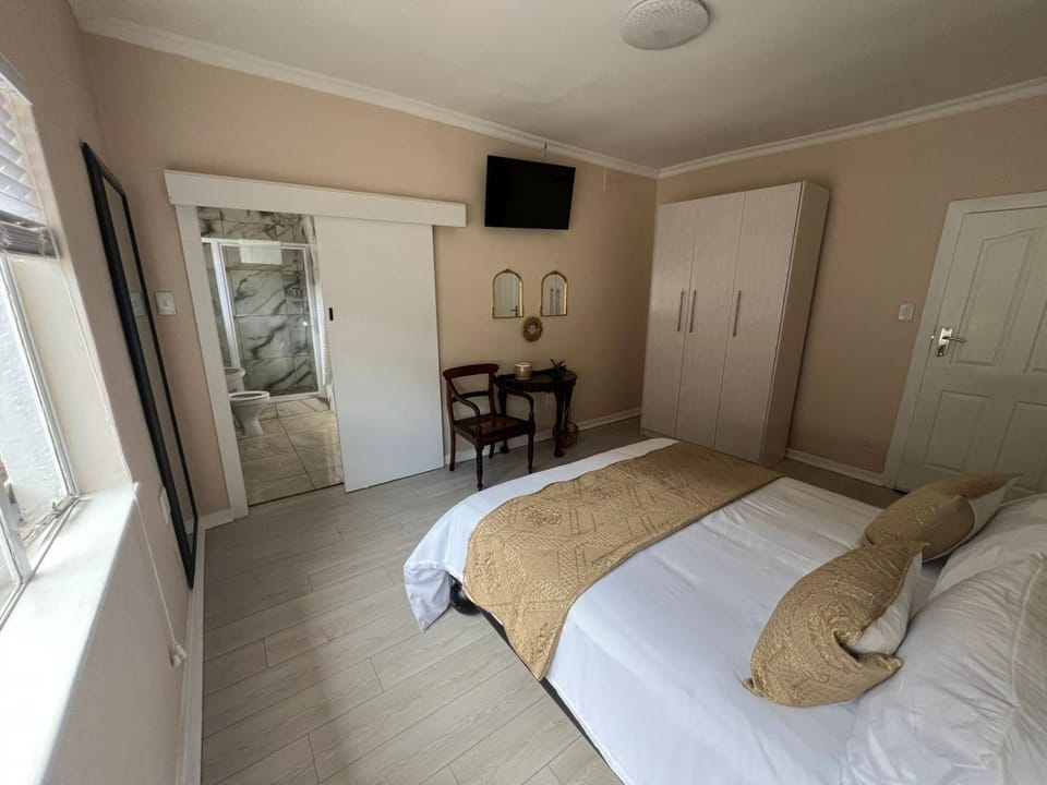 Minak Guest House Bellville Bed and Breakfast in Cape Town
