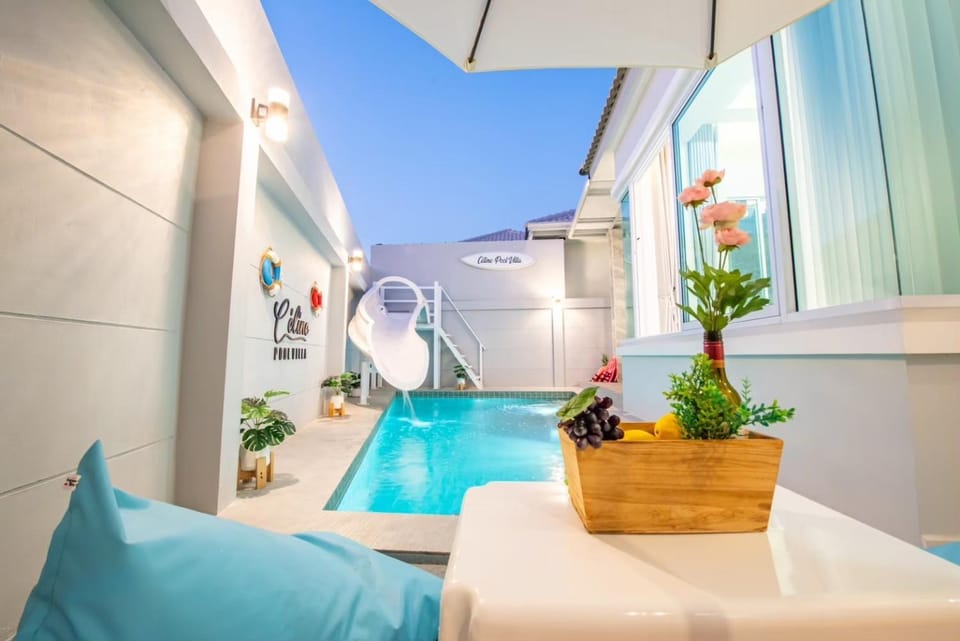 Pool view, Swimming pool
