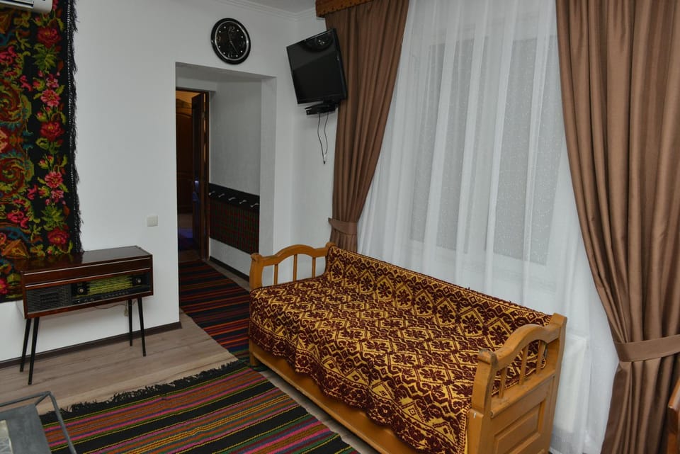 Pensiunea Butoias Glodeni Bed and Breakfast in Moldova
