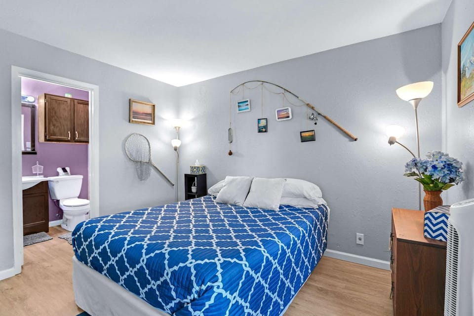Charming Lakeside Condo - Moments to Lake Fun House in Canyon Lake