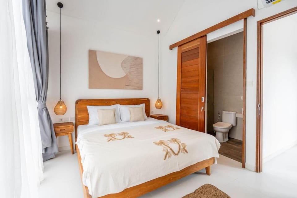 Bed, Bathroom, Photo of the whole room, Bedroom, wardrobe