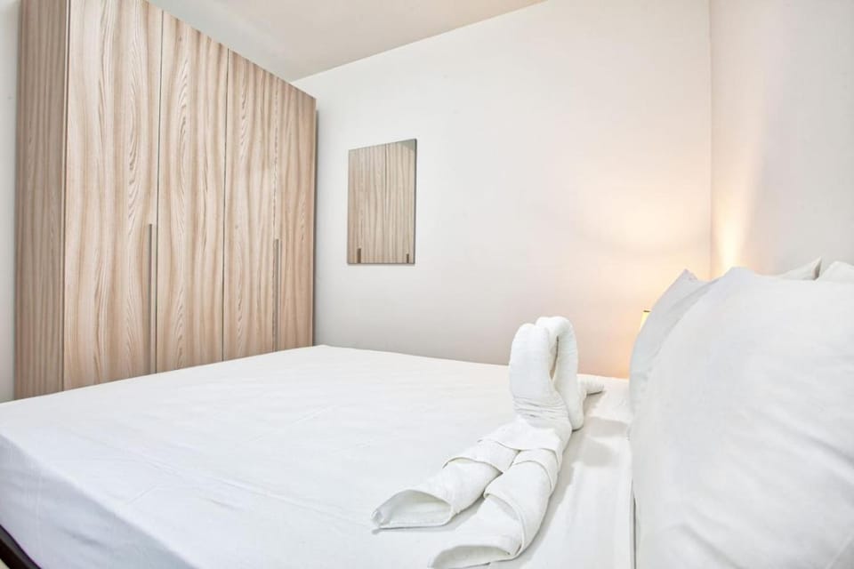 Mercury Penthouse Suite - Sliema Centre - By Haven & Keys Malta Apartment in Sliema
