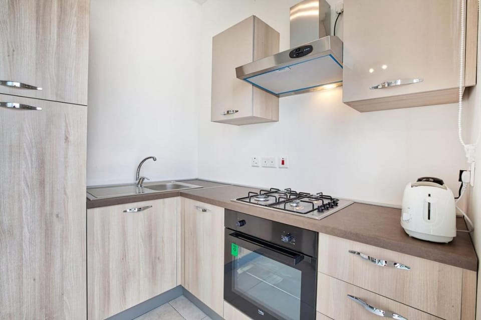 Mercury Penthouse Suite - Sliema Centre - By Haven & Keys Malta Apartment in Sliema