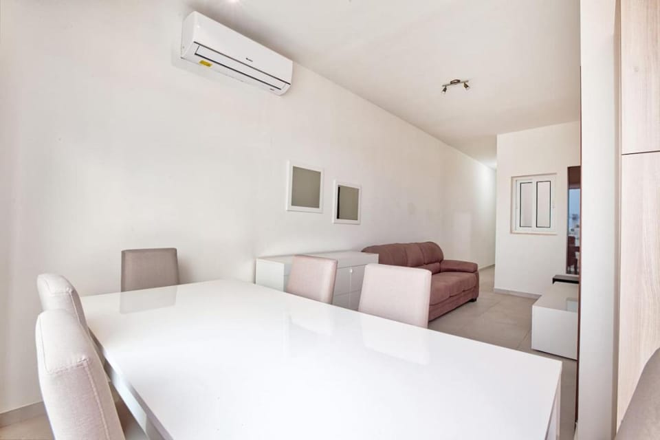Mercury Penthouse Suite - Sliema Centre - By Haven & Keys Malta Apartment in Sliema
