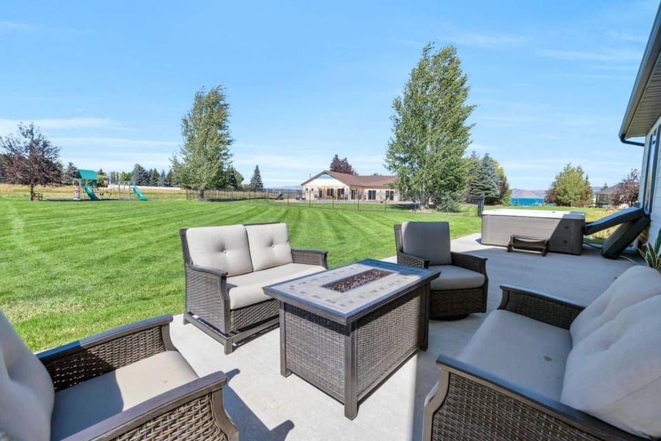 Dream Bear Lake Getaway w/ Hot Tub & Yard House in Garden City