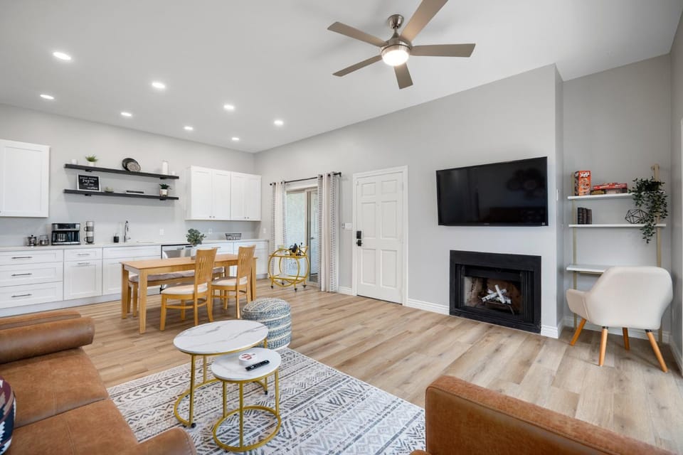 TV and multimedia, Kitchen or kitchenette, Seating area, Dining area, oven, pet friendly