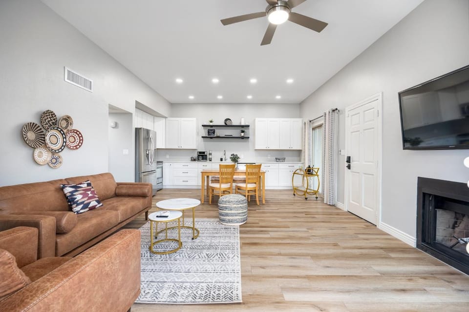 TV and multimedia, Living room, Seating area, Dining area, pet friendly, stove