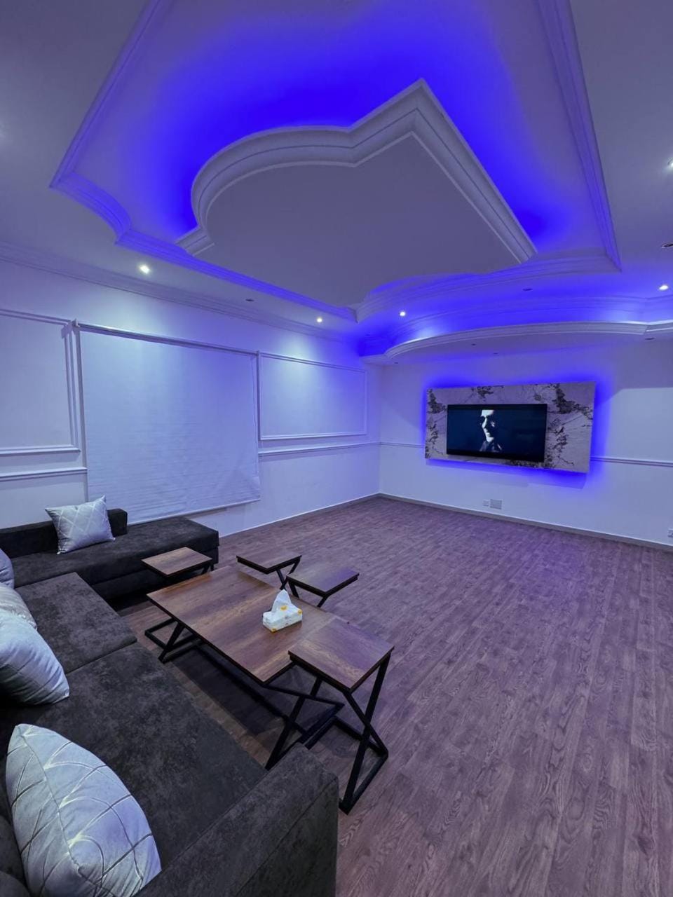 TV and multimedia, Living room, Seating area, Evening entertainment