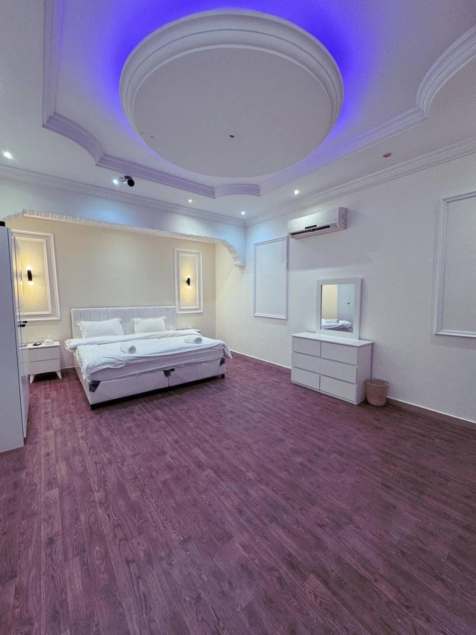 Bed, TV and multimedia, Photo of the whole room, Bedroom, air conditioner