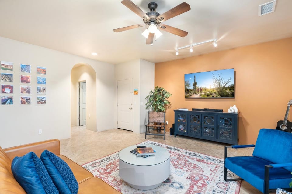 TV and multimedia, Living room, Seating area, Evening entertainment