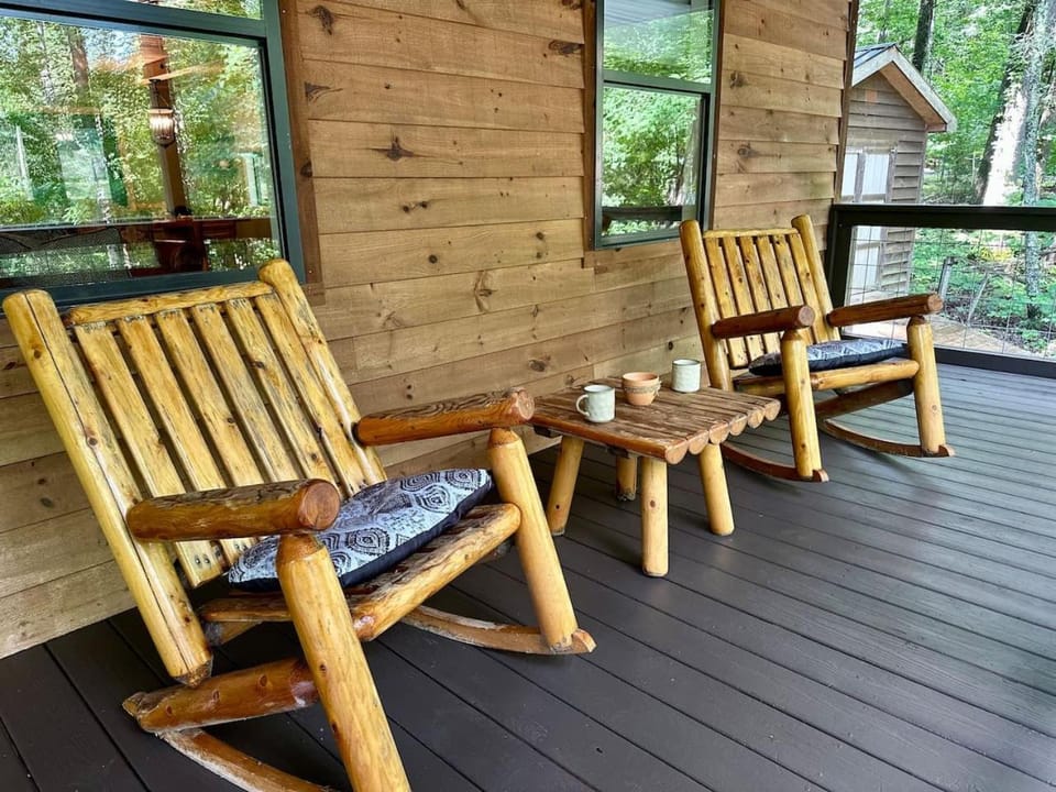 Laurelwood Luxury Cabin Hot Tub Cabin in Cosby
