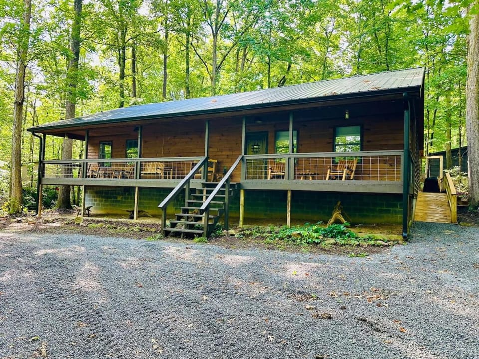 Laurelwood Luxury Cabin Hot Tub Cabin in Cosby
