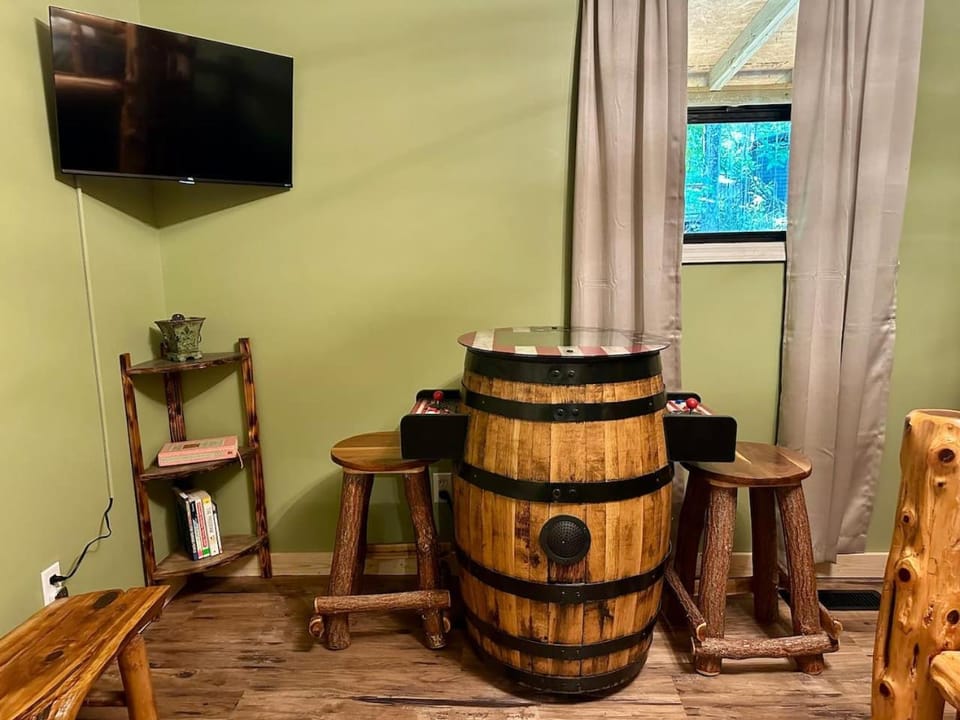 Laurelwood Luxury Cabin Hot Tub Cabin in Cosby