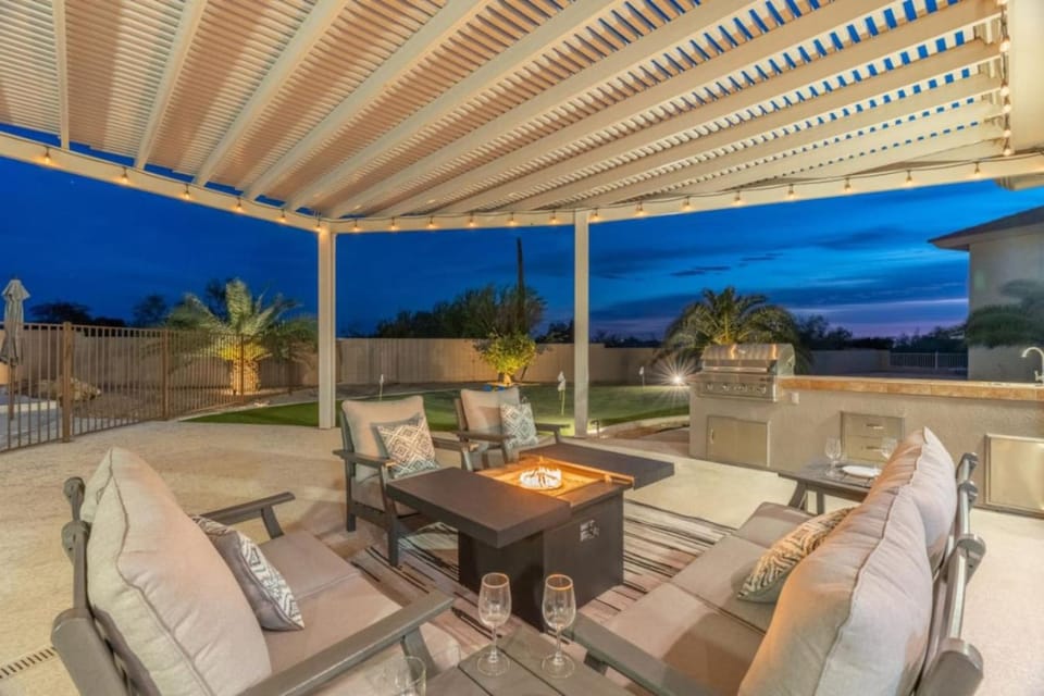 Patio, BBQ facilities, BBQ facilities, Balcony/Terrace, Seating area, fireplace