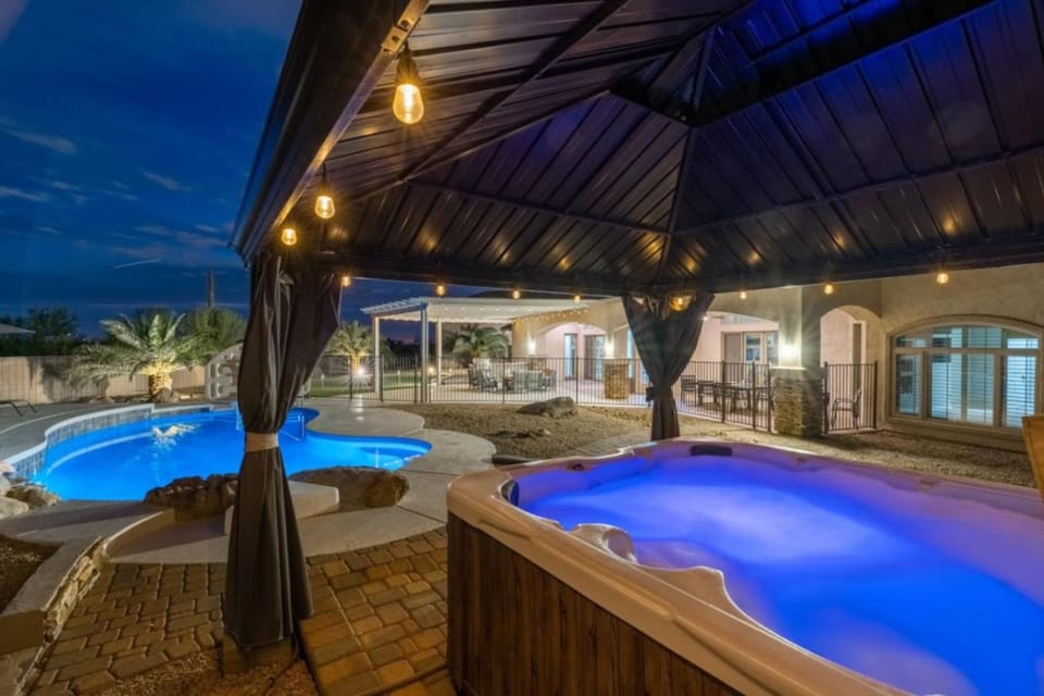Patio, Hot Tub, Hot Tub, Swimming pool