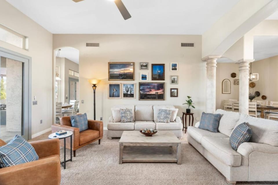 Living room, Seating area