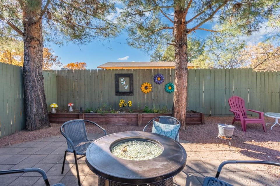 BBQ facilities, Balcony/Terrace, Dining area, Garden view, fireplace
