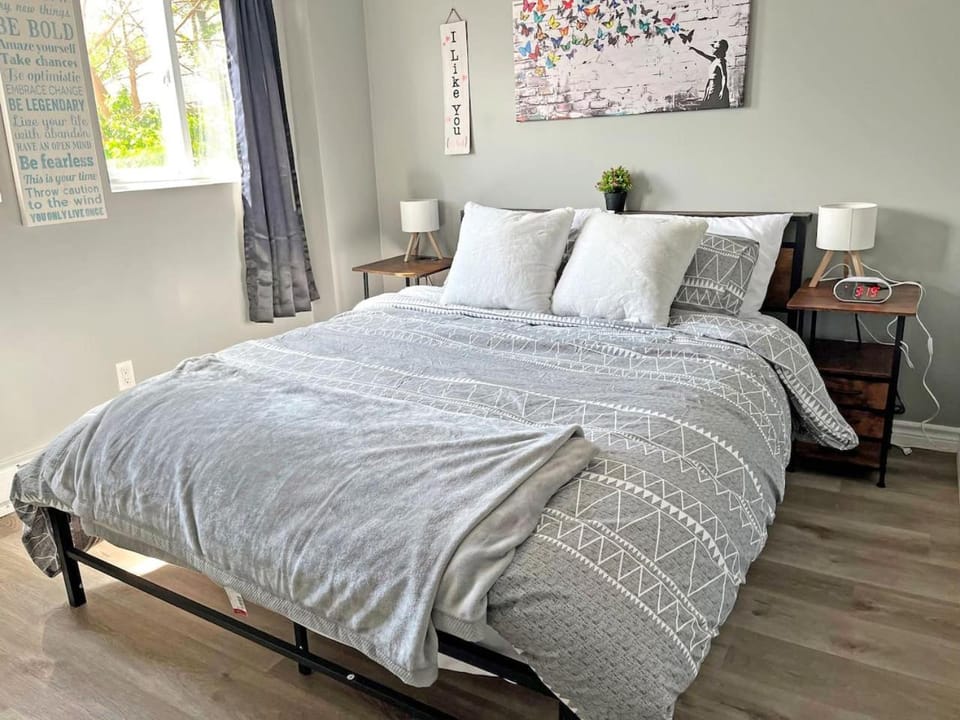 Cozy Retreat with Netflix and Work Desk Apartment in Buffalo