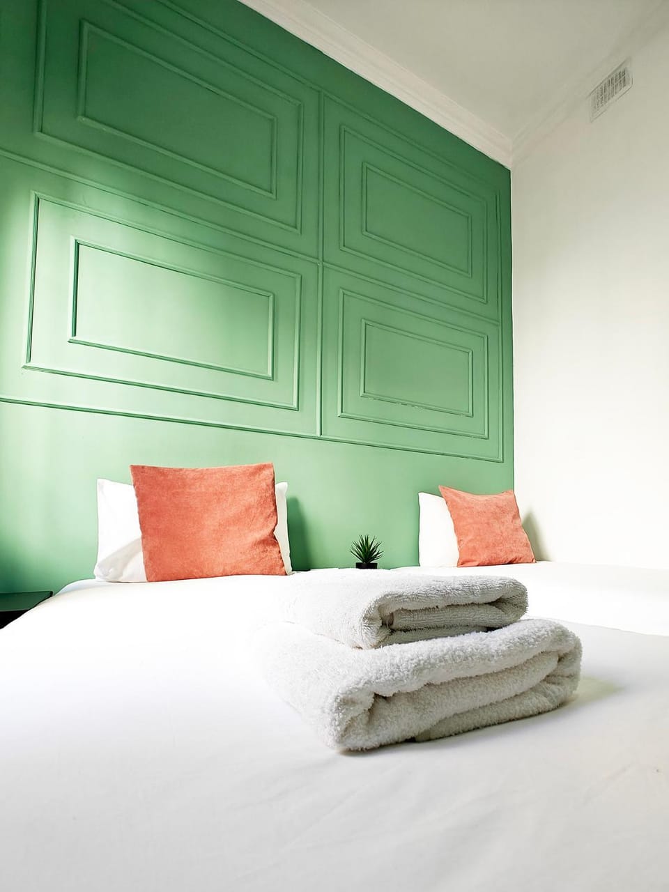 Bed, Photo of the whole room, Bedroom, towels