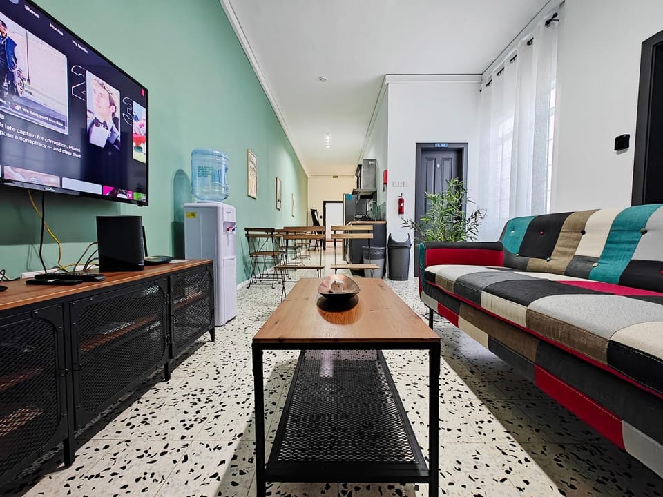 Communal lounge/ TV room, Communal lounge/ TV room, TV and multimedia, Kitchen or kitchenette, Living room, Seating area, Dining area, Evening entertainment