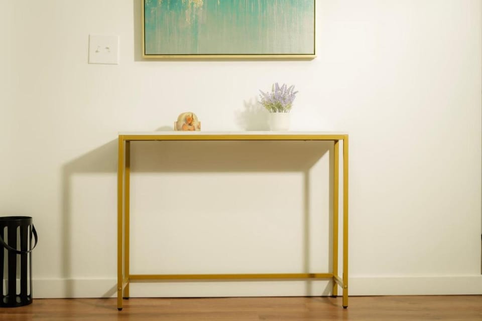 The Minimalist Escape - Modern 1BD in the Heights House in Peoria