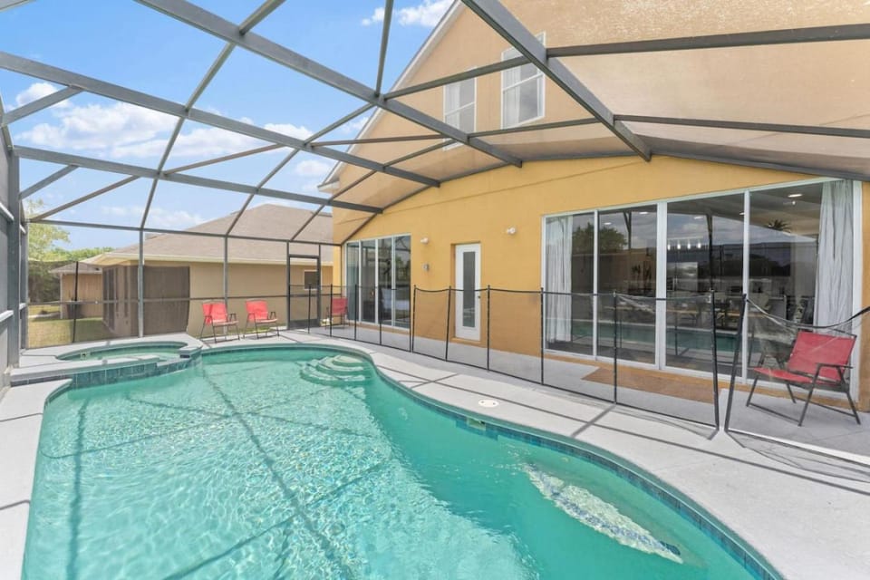 451 Davenport 5BR House with Heated Pool and Grill House in Polk County
