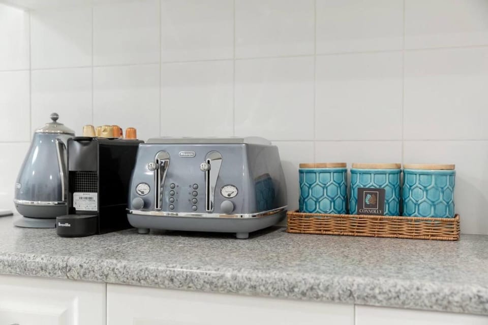 Coffee/tea facilities, toaster