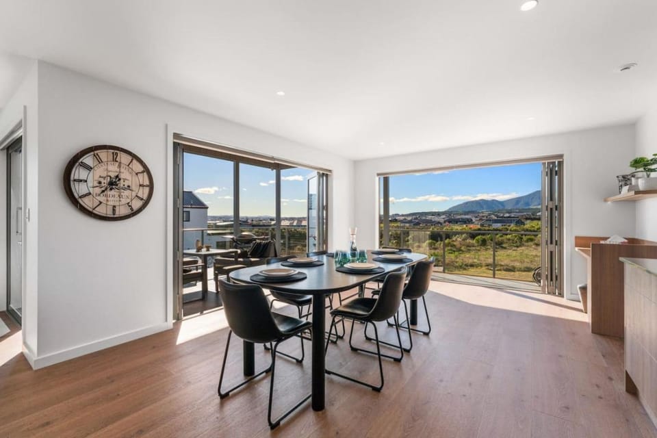 Luxe Family Haven in Wharewaka House in Taupo