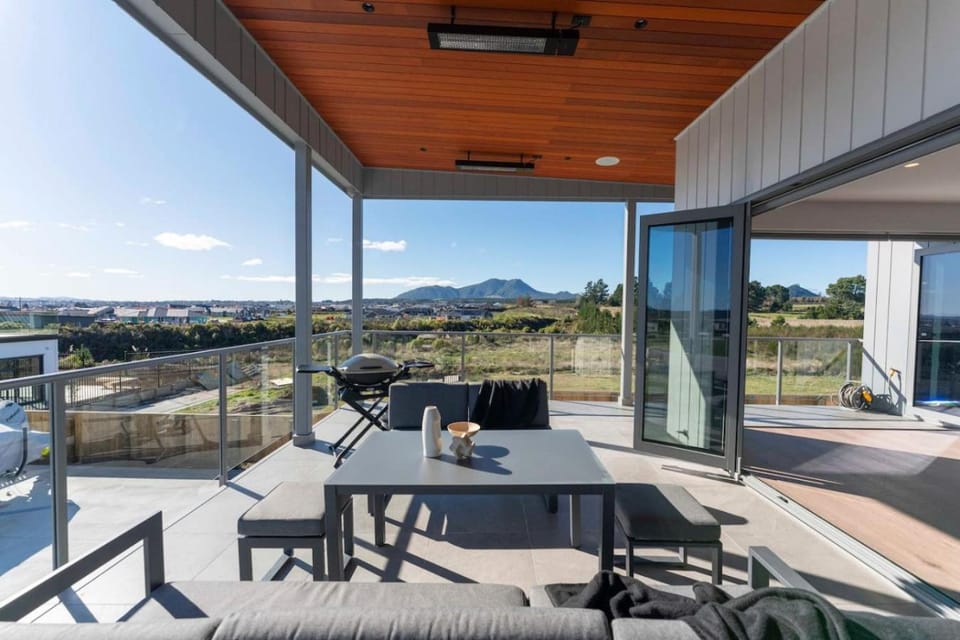 Balcony/Terrace, Seating area, Mountain view