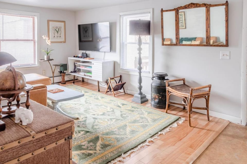 Downtown Lakefront Hideaway Apartment in Burlington